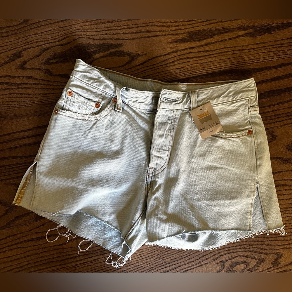 NWT Levi 501 Frayed Jean Shorts